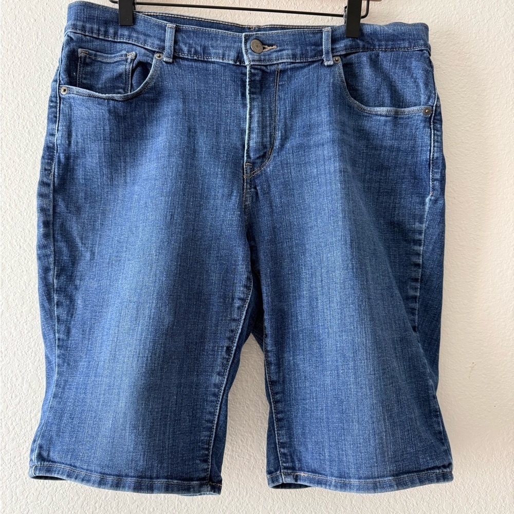 Levi’s Classic Bermuda Shorts W32 Dark Wash Mid Rise 12” Inseam